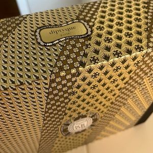 Diptyque gift set with 2 candles and carousel